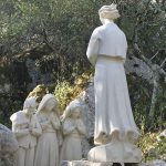 Anjo de Portugal ministrando a Sagrada Comunhao aos tres pastorzinhos Loca do Cabeco Portugal Foto Beatriz Nagaishi