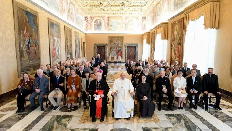 Ciencia e Fe possuem matriz na Verdade absoluta de Deus assegura Papa 3