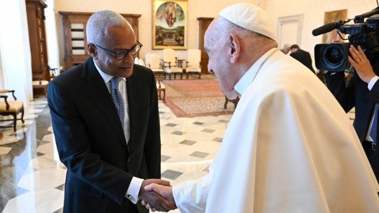 Presidente de Cabo Verde e recebido pelo Papa no Vaticano 1