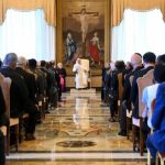 Sem oracao nao se faz nada na vida religiosa e no apostolado assegura Papa Francisco 1