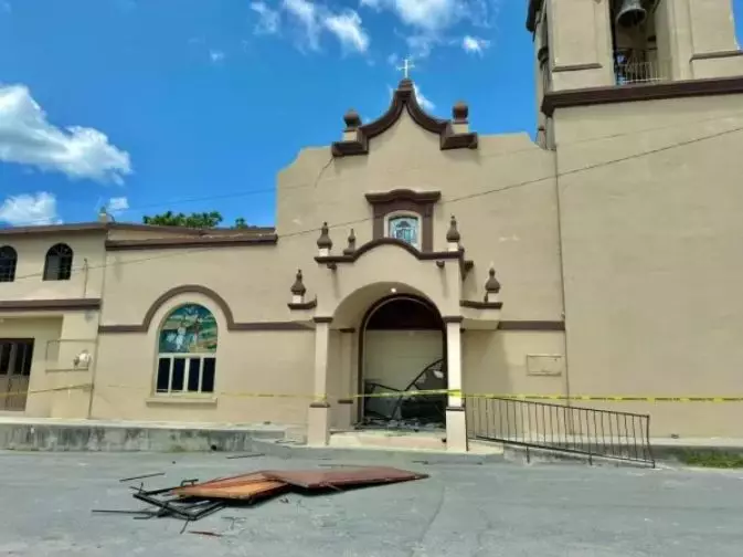 Teto de igreja dedicada a Sao Gregorio Magno desaba no Mexico 2