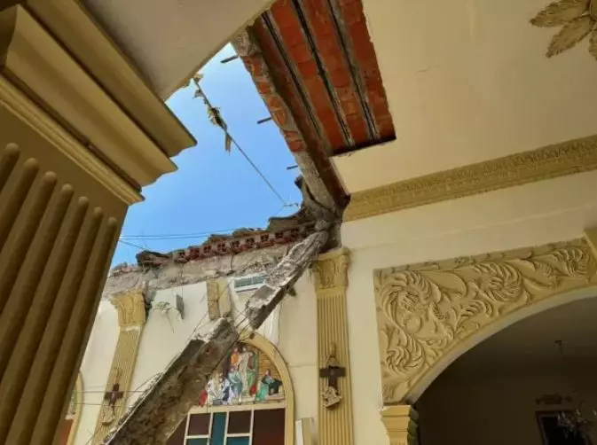 Teto de igreja dedicada a Sao Gregorio Magno desaba no Mexico 3