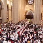 Coroinhas e servidores do altar se encontram com o Cardeal Odilo na Catedral de SP 1
