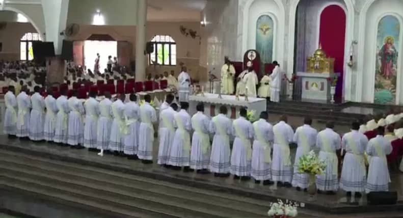 Diocese nigeriana duplica o numero de sacerdotes em dez anos mais de 400