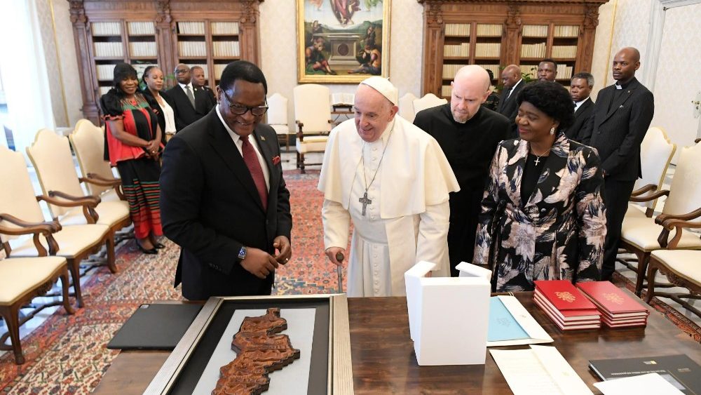 Presidente do Malawi se encontra com o Papa Francisco no Vaticano 4