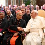 Bispos recem ordenados sao recebidos pelo Papa Francisco no Vaticano 1