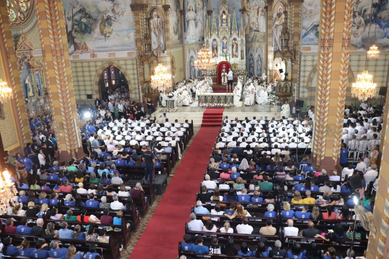 Diocese de Jau e instalada e primeiro Bispo e empossado 1