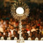 Eucaristia um vinculo que fortalece o vigor da propria Igreja assegura o Papa