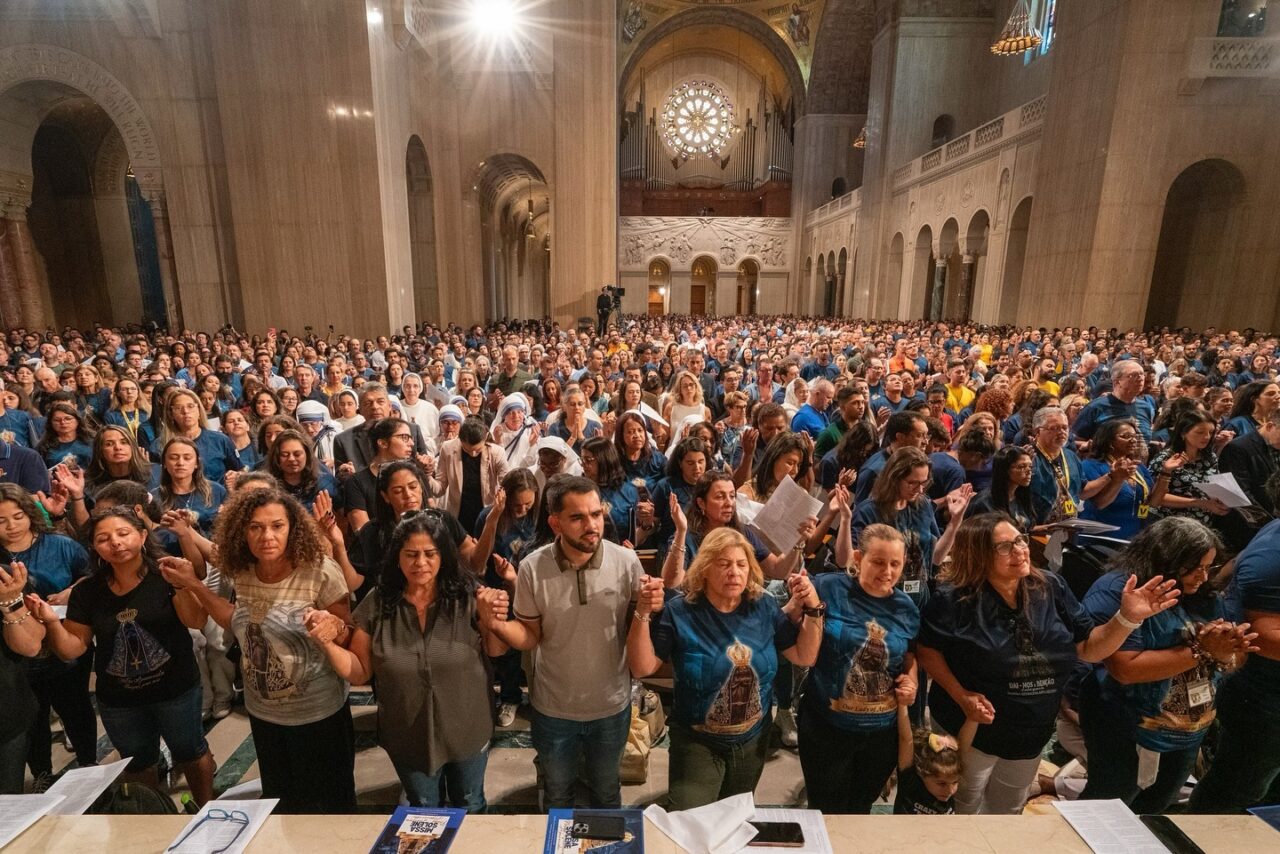 Imagem de Nossa Senhora Aparecida e entronizada em Santuario dos Estados Unidos 2