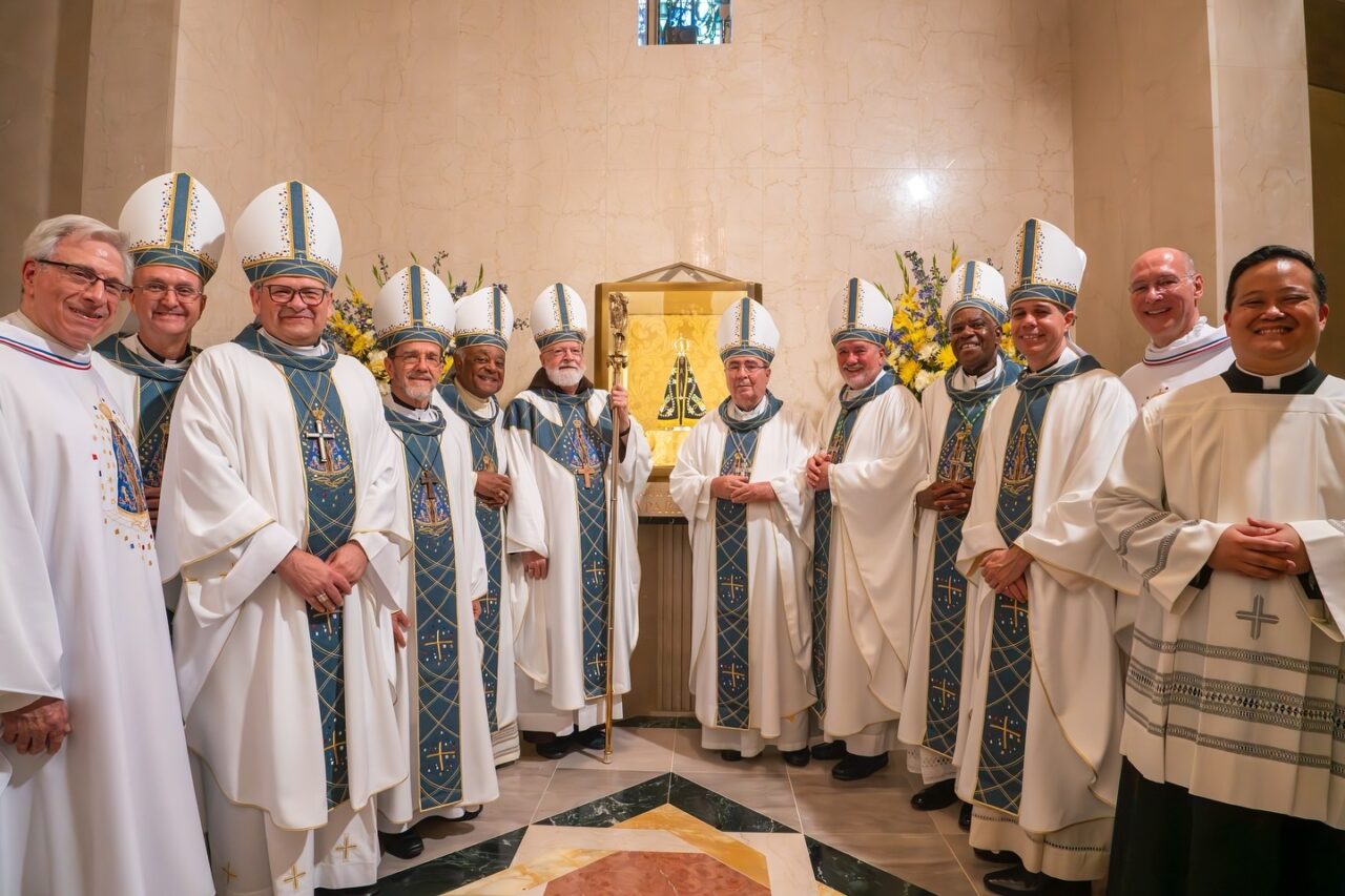 Imagem de Nossa Senhora Aparecida e entronizada em Santuario dos Estados Unidos 4