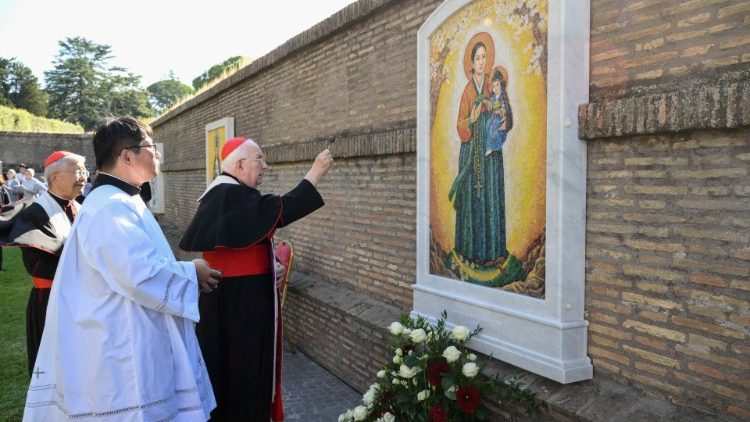 Jardins Vaticanos recebem Mosaico de Nossa Senhora da Paz coreana 3