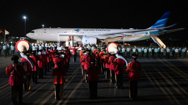 Papa Francisco chega a Papua Nova Guine 1