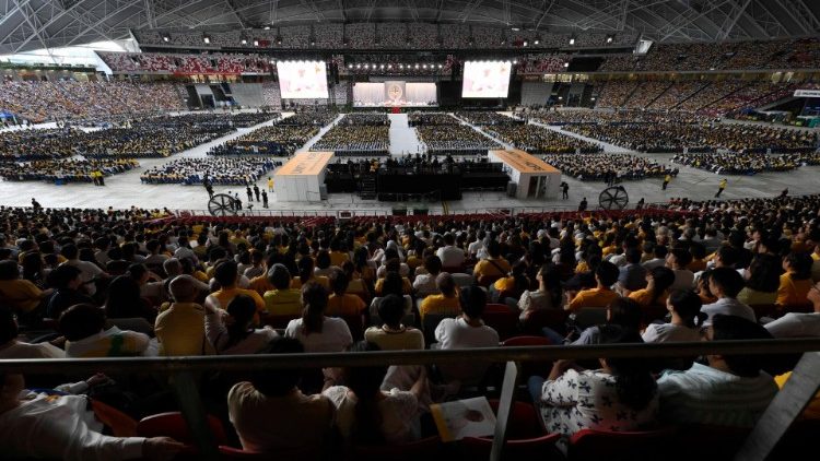 Papa Francisco deixa Singapura rumo a Roma concluindo viagem a Asia e Oceania 2