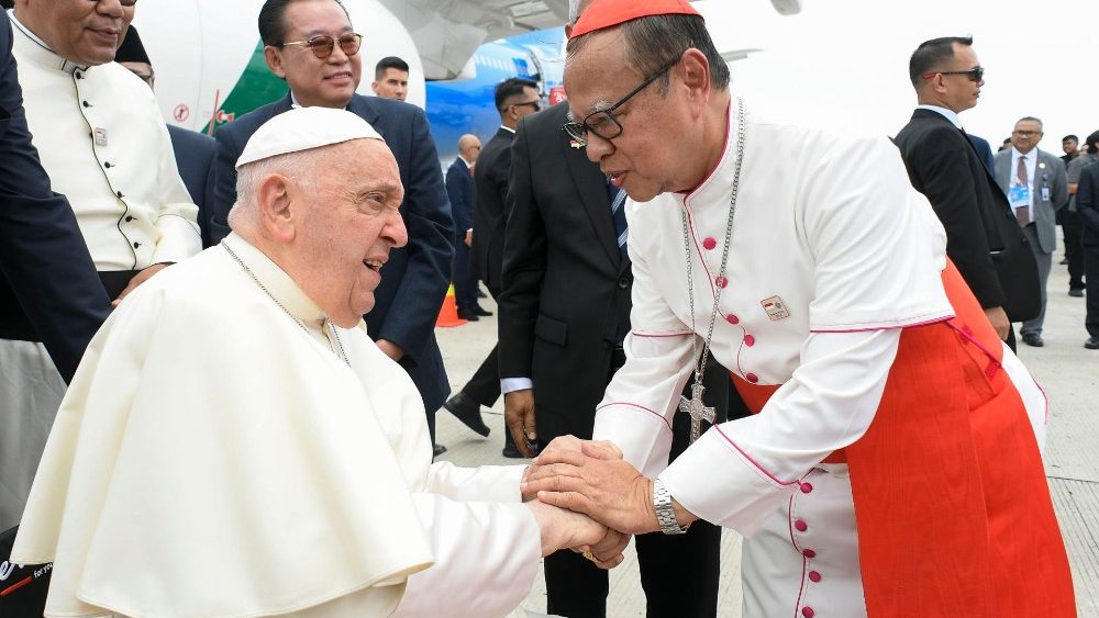 Papa Francisco desembarca na Indonesia iniciando sua viagem pela Asia 4