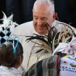 Papa Francisco e recebido por milhares de pessoas em Timor Leste