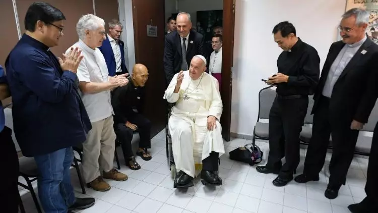 Papa Francisco se encontra com jesuitas de Singapura 1