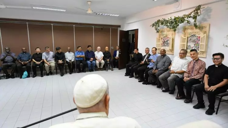 Papa Francisco se encontra com jesuitas de Singapura 2