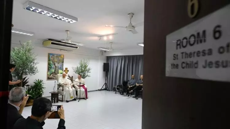 Papa Francisco se encontra com jesuitas de Singapura 3