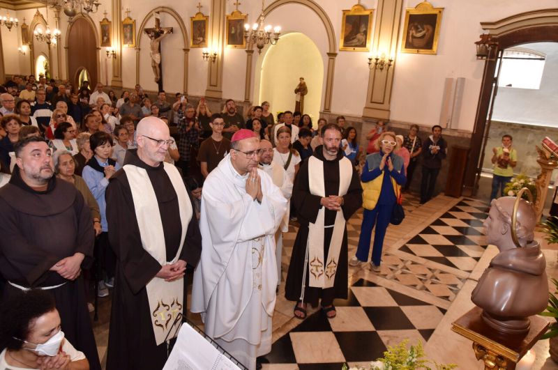 Convento e Santuario Sao Fran­cisco recebe reliquias de seu padroeiro 1