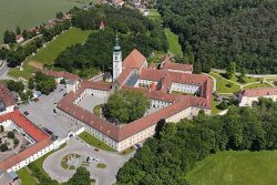 Heiligenkreuz Stift Luftaufnahme