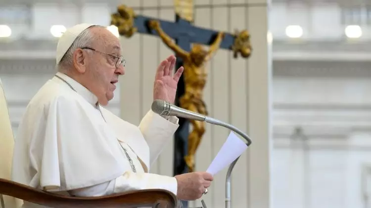 Onde entra o Espirito Santo renasce a capacidade de doar se assegura Francisco 1