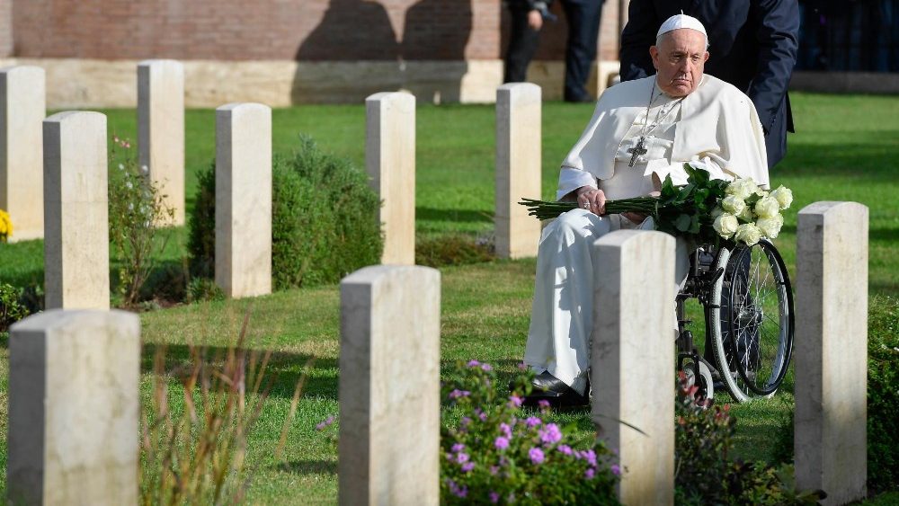 Papa Francisco celebrara Missa de Finados em Cemiterio de Roma 3