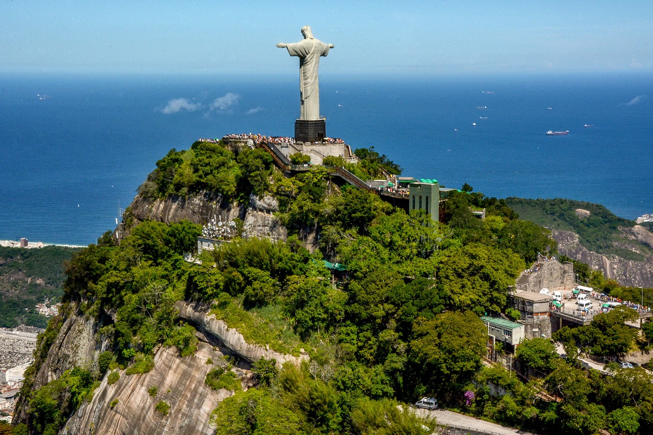 Territorio do entorno do monumento do Cristo Redentor no RJ e pauta no Senado