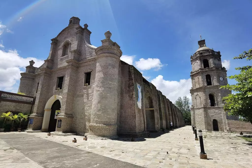 Filipinas Igreja do seculo XVIII recebe titulo de Basilica menor