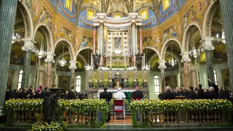 Papa Francisco exorta fieis para que redescubram a beleza do Santo Rosario 1