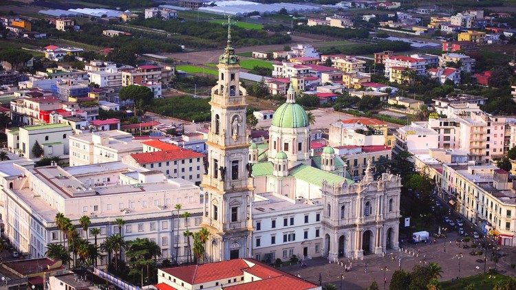 Papa Francisco exorta fieis para que redescubram a beleza do Santo Rosario 2