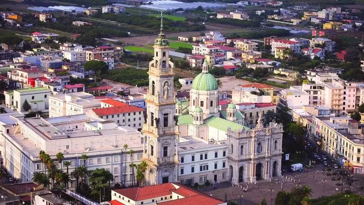 Papa Francisco exorta fieis para que redescubram a beleza do Santo Rosario 2