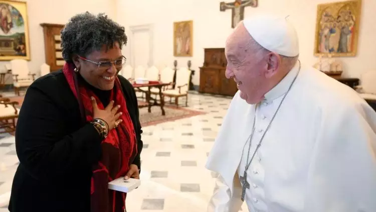 Papa Francisco recebe a primeira ministra de Barbados no Vaticano 1