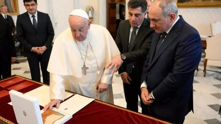 Papa Francisco recebe o primeiro ministro da Armenia no Vaticano 4