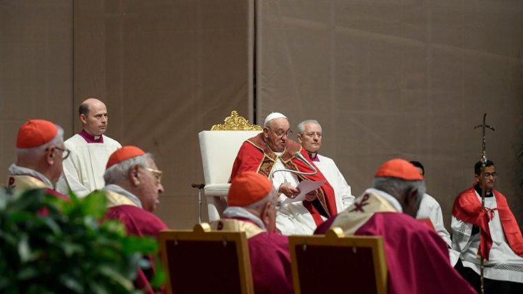 Papa Francisco reza pelos Cardeais e Bispos falecidos nos ultimos doze meses 3