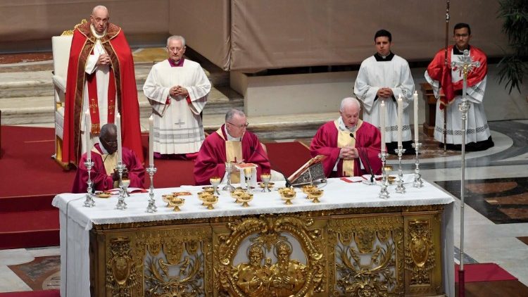 Papa Francisco reza pelos Cardeais e Bispos falecidos nos ultimos doze meses 5