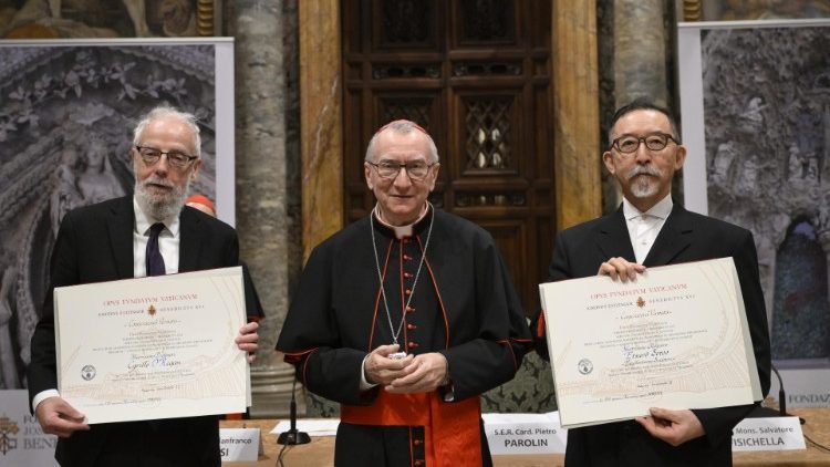 Premio Ratzinger 2024 e entregue pelo Cardeal Parolin no Vaticano 1