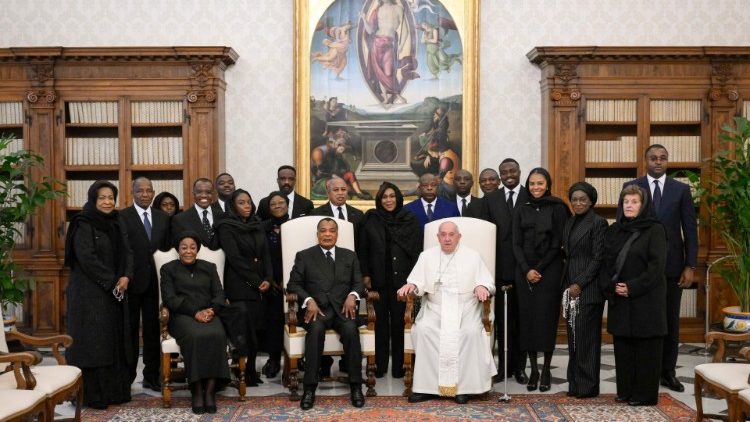 Presidente da Republica do Congo e recebido pelo Papa no Vaticano 4