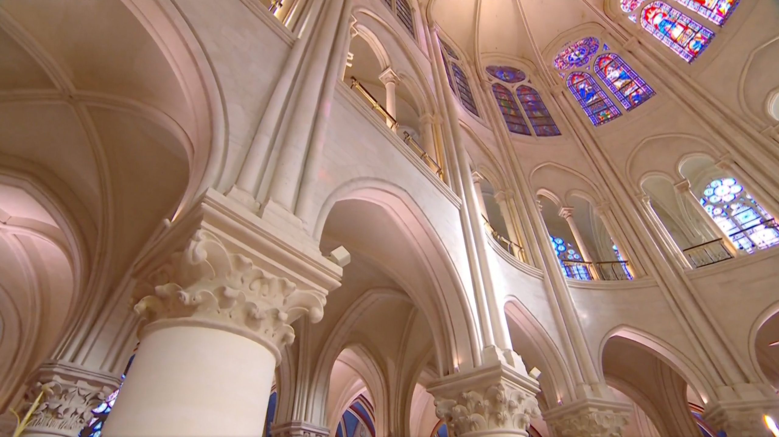 Reveladas as primeiras imagens da Catedral de Notre Dame de Paris restaurada 1 scaled