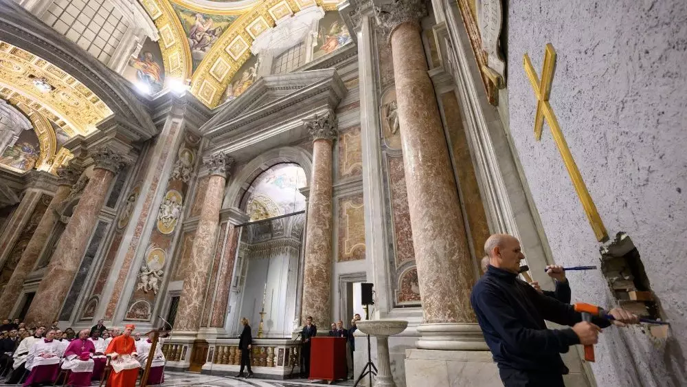 Basilica de Sao Pedro prepara abertura das Portas Santas 4