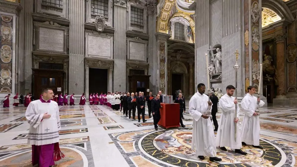 Basilica de Sao Pedro prepara abertura das Portas Santas 5