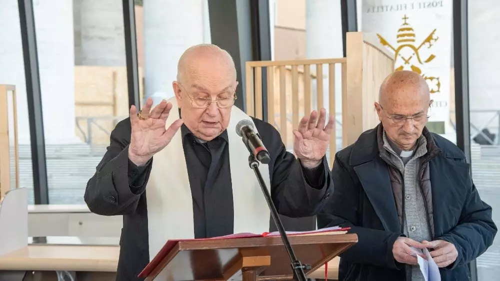 Nova agencia Postal do Vaticano e inaugurada na Praca Sao Pedro 4