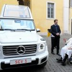 Papa Francisco ganha novo papamovel eletrico 1