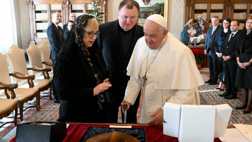 Papa Francisco recebe a presidente da Eslovenia no Vaticano 4