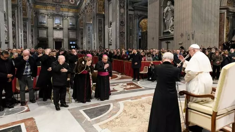 Peregrinos de Santiago de Compostela sao recebidos pelo Papa Francisco 4