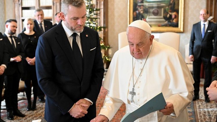 Presidente da Eslovaquia e recebido pelo Papa Francisco no Vaticano 1