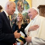 Presidente dos EUA Joe Biden telefona para o Papa Francisco