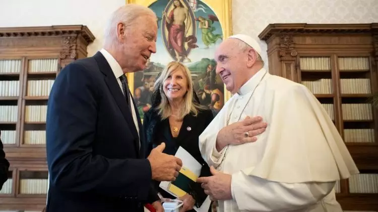 Presidente dos EUA Joe Biden telefona para o Papa Francisco