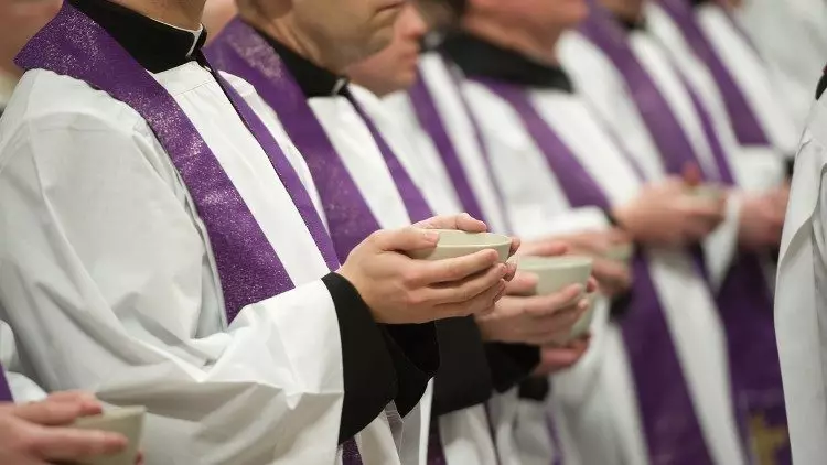 Bispos italianos lancam novas diretrizes sobre a formacao de sacerdotes no pais 1