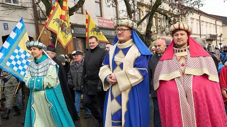 Dois milhoes de poloneses participaram do cortejo dos Tres Reis Magos 2