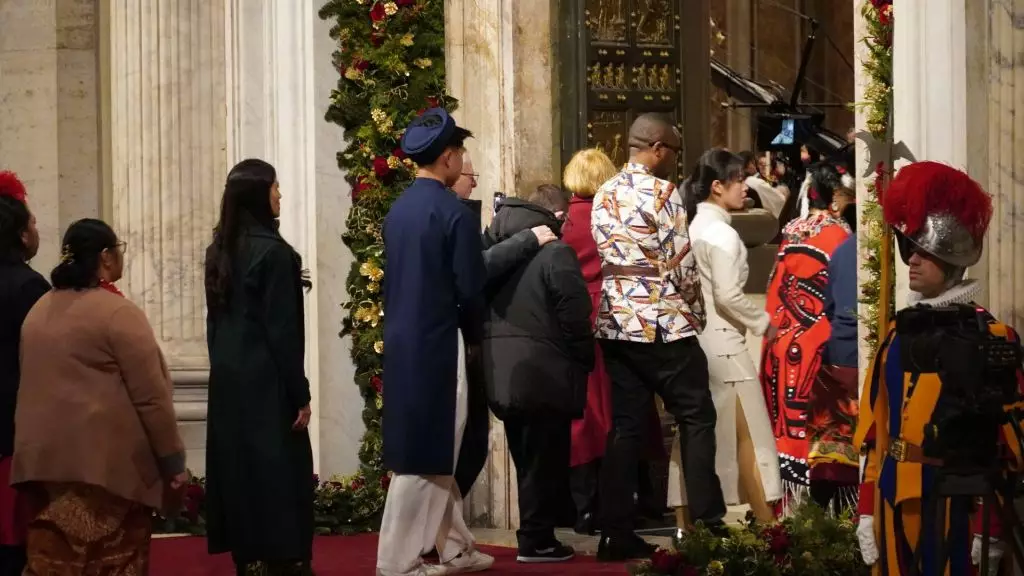 Meio milhao de peregrinos ja passaram pela Porta Santa da Basilica de Sao Pedro 1